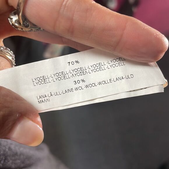 Massimo Dutti wool V neck tee - Picture 7 of 9